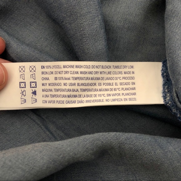 👚 Forever 21 Chambray Button Up - Picture 3 of 3